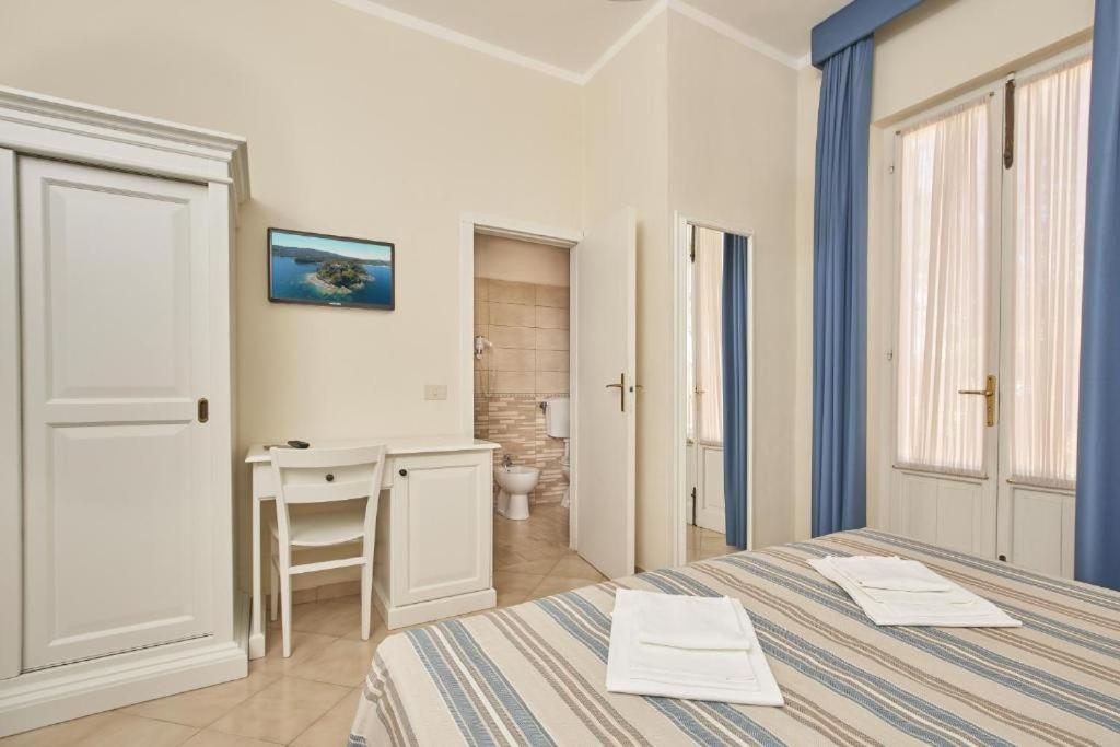 Hotel Villa Rodriguez Capoliveri  Exterior foto
